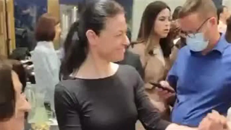 מרב מיכאלי בחתונת נכדת ח"כ גפני