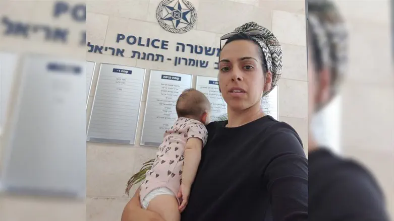 איילת לאש בתחנת המשטרה
