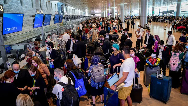 Long lines at Ben Gurion International Airport
