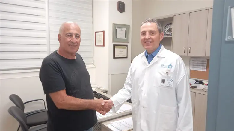 ד"ר אברהם אשכנזי והמטופל רפי בר סימן טוב