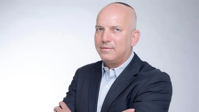 עו"ד מני נאמן