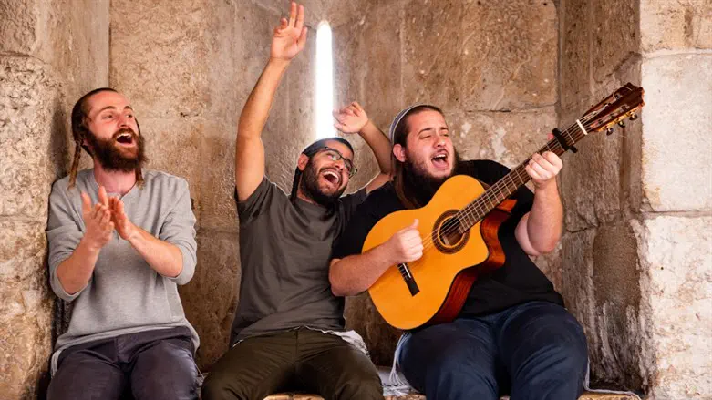 החברים משער יפו. מימין: אור קלר, דולב חיים מסורי, שמואל פרדניק