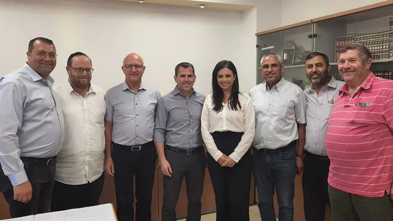 שקד בנחל שורק