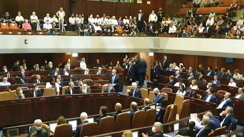 מהומה במליאה