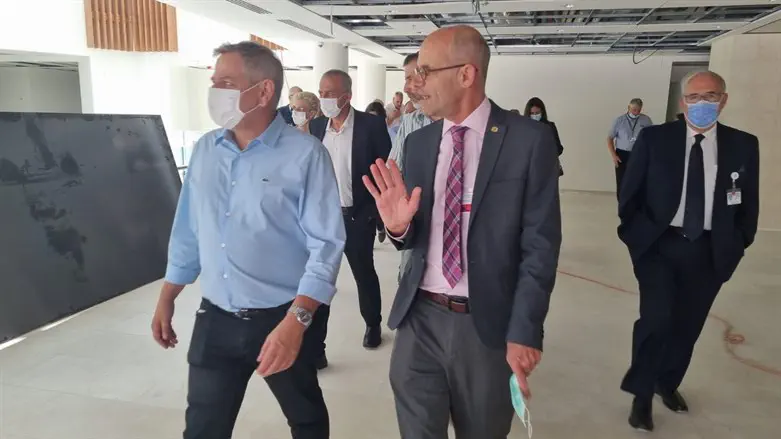 השר הורוביץ בבית החולים