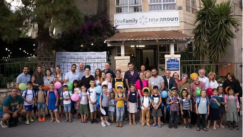ילדי משפחה אחת עולים לכיתה א'