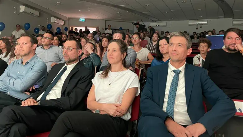 הנדל והאוזר 