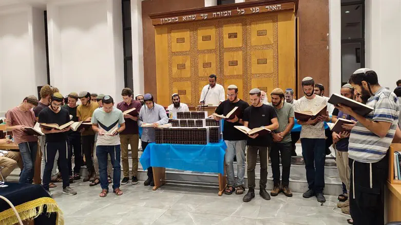 סיום מסכת בישיבת ניר