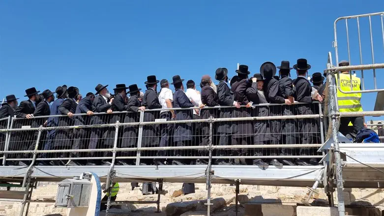 המונים בהילולת האור החיים