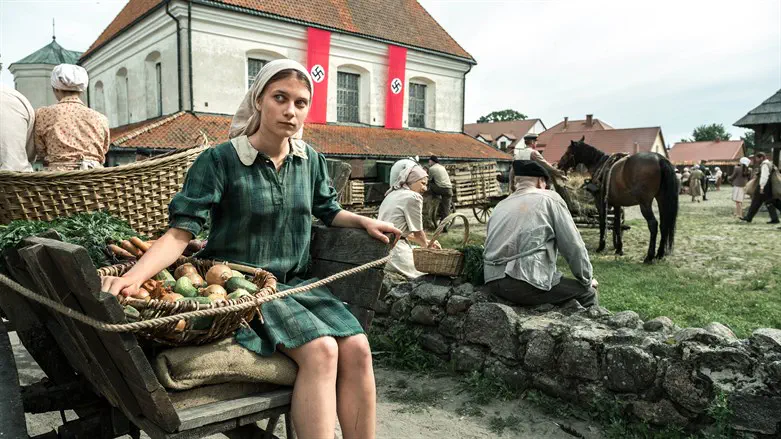 Зузанна Сурови в фильме «Меня зовут Сара».