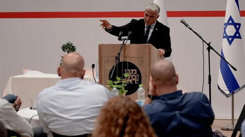 PM Lapid with Shabak officials