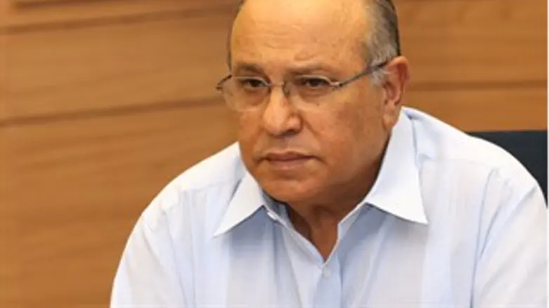 זוכה לביקורת. דגן.