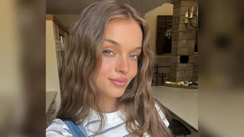 Israeli singer Anna Zak