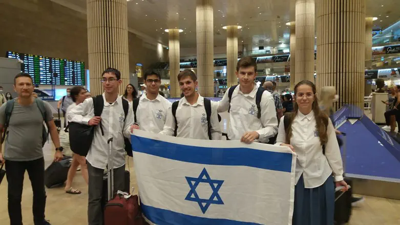 רויטל ולך (מימין) וחברי הנבחרת