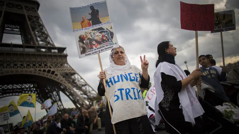 Kurds protesting in France