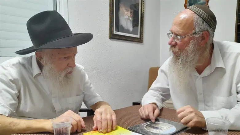 הרב גינזבורג עם הרב אלישמע כהן