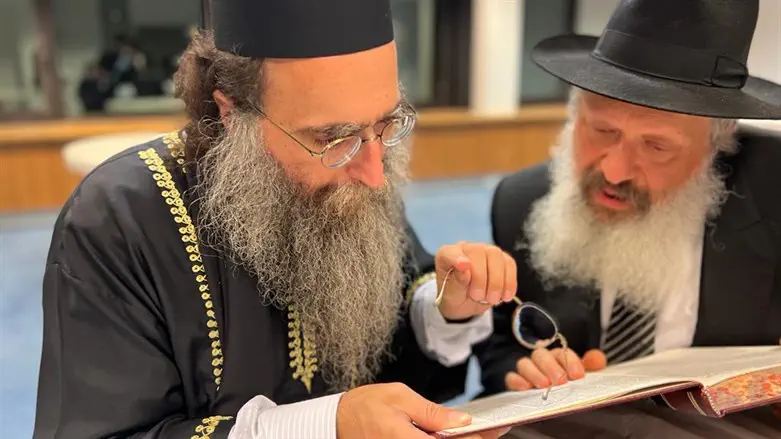 הרב עם השליח