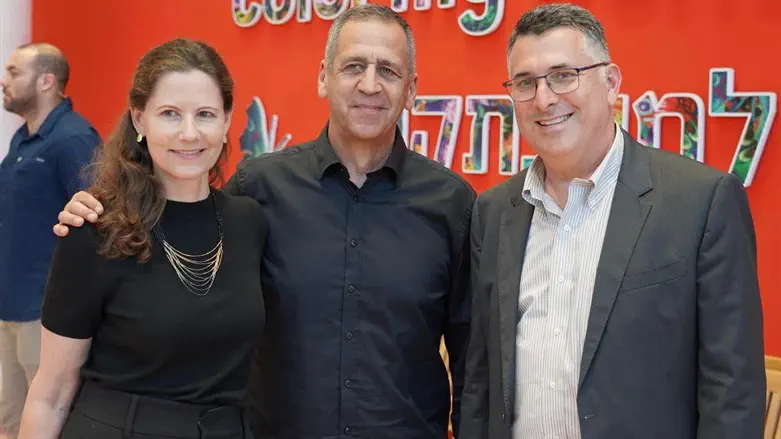 גדעון סער ובני הזוג כוכבי