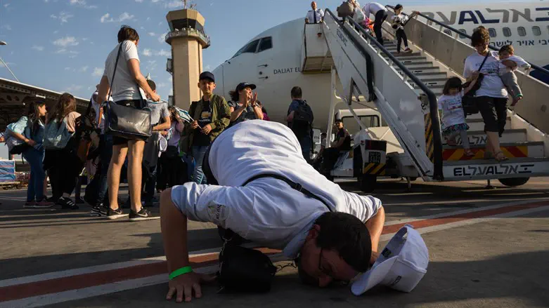 French Jews who made aliyah, Ben Gurion International Airport