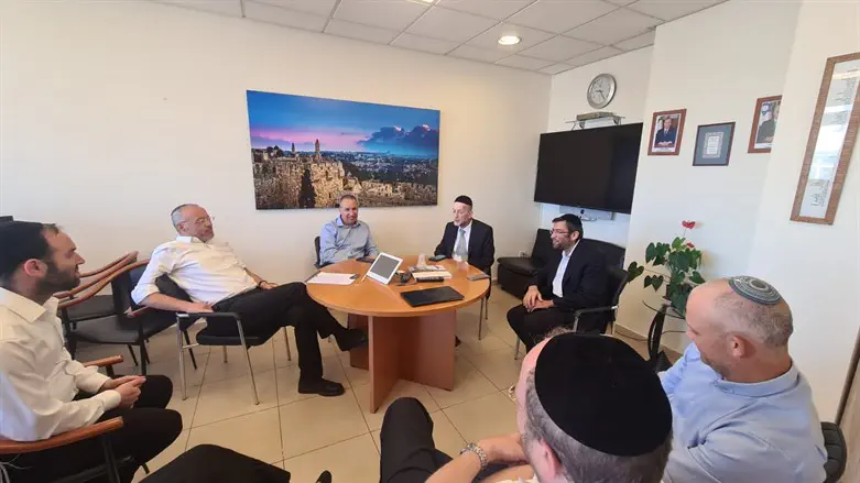 ח"כ מקלב עם תומר מוסקוביץ