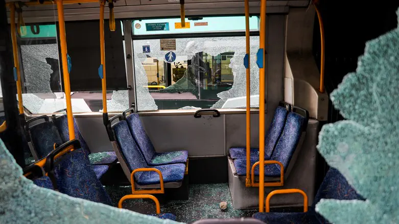 רבים מאירועי זריקות האבנים אינם נספרים. אוטובוס שהותקף בירושלים