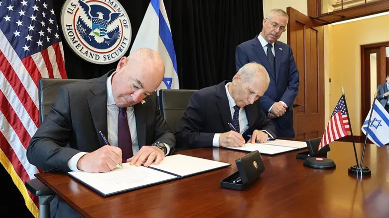 החתימה על ההצהרות המשותפות