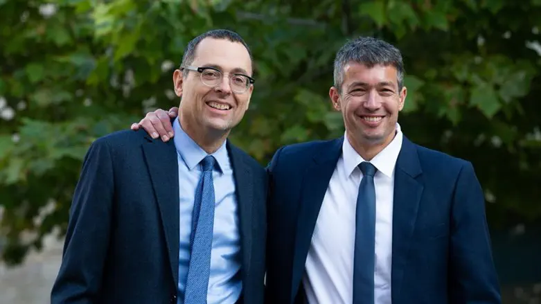 יועז הנדל וצבי האוזר
