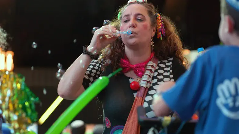 ענת טל-קטלב ז"ל שהתנדבה כליצנית רפואית