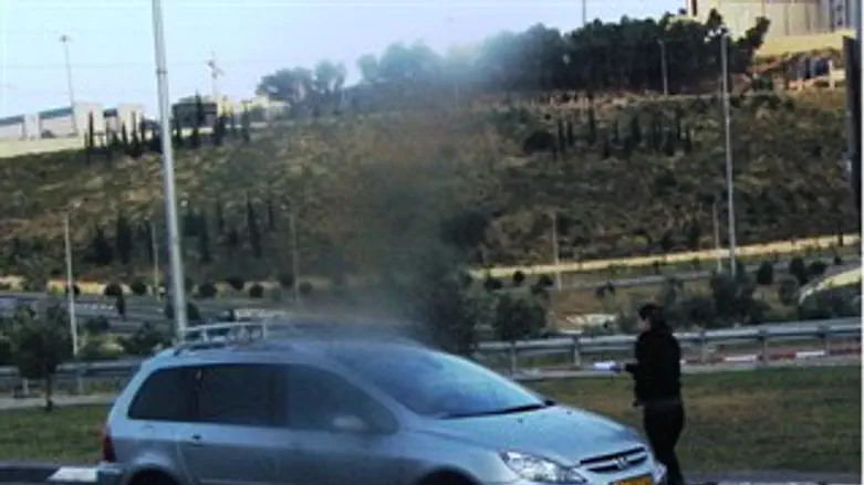 מחלקים דגלים בירושלים