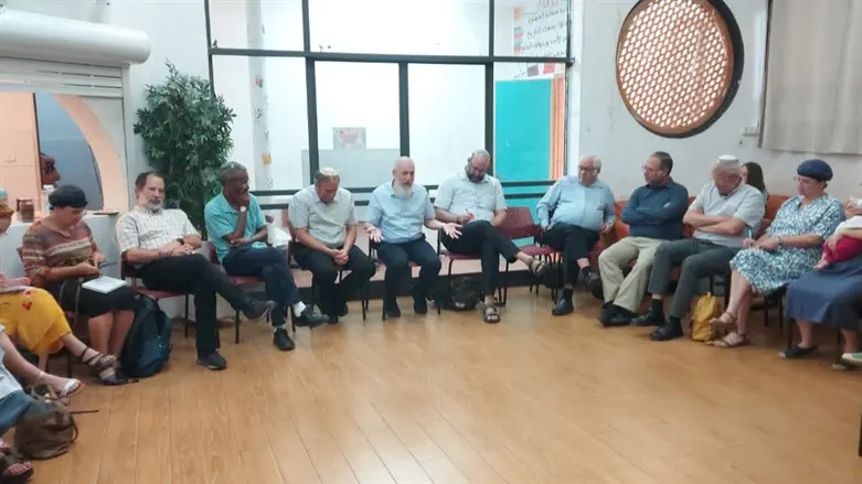 רבני ורבניות בית הלל עם הרב ישראל סמט רב הגרעין בלוד