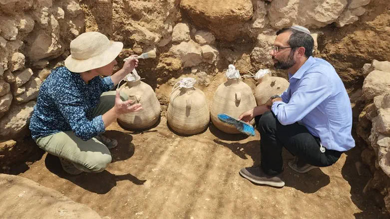 ממשיכים כאן את חיי אבותינו