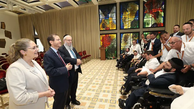 הרצוג וחניכי עזר מציון