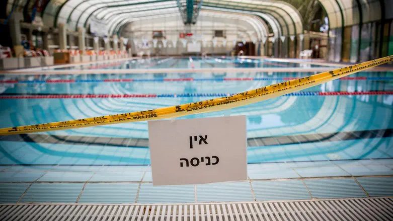 בריכת שחייה. ארכיון