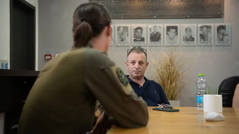 Kimchi family meets soldier who recovered their son's body