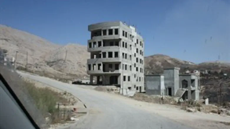 בית לא חוקי סמוך לגבול במגדל שמס