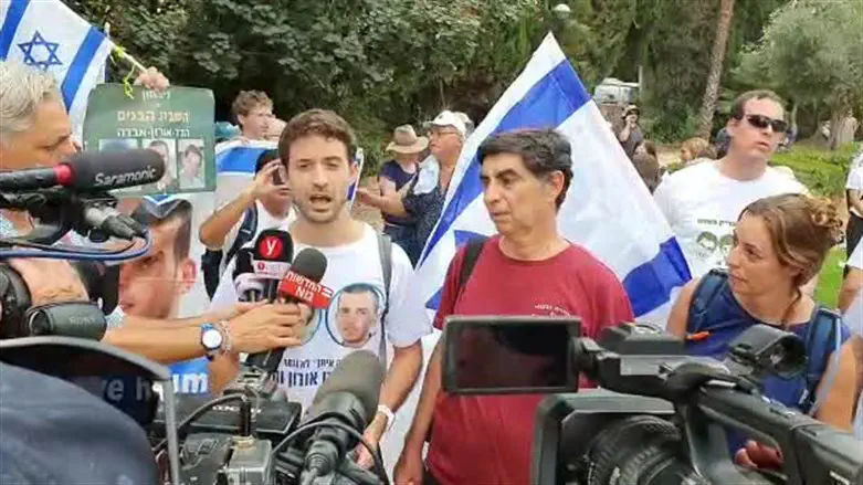 Участники марша семьи Голдин к границе с сектором Газы