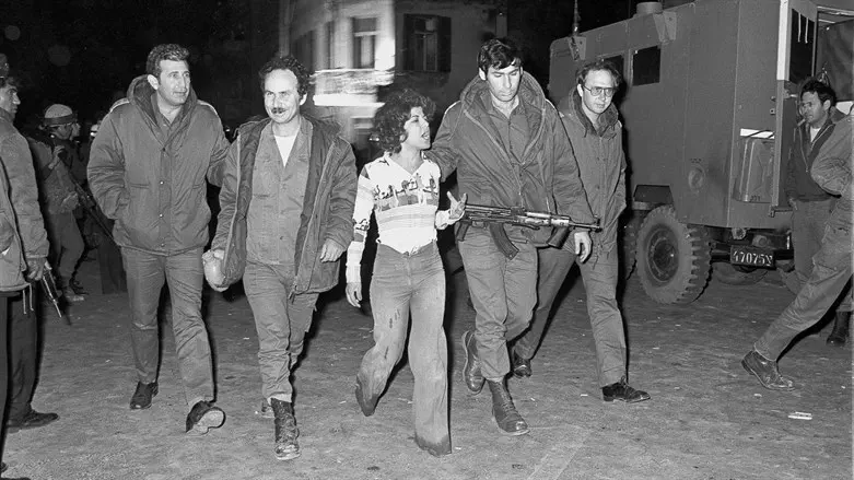 כוכבה לוי עם עלות השחר