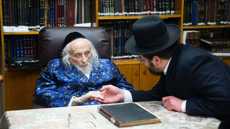 אריה ארליך אצל גאב"ד העדה החרדית הרב יצחק טוביה וייס זצ"ל