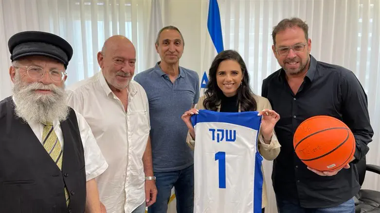 איילת שקד וראשי איגוד הכדורסל