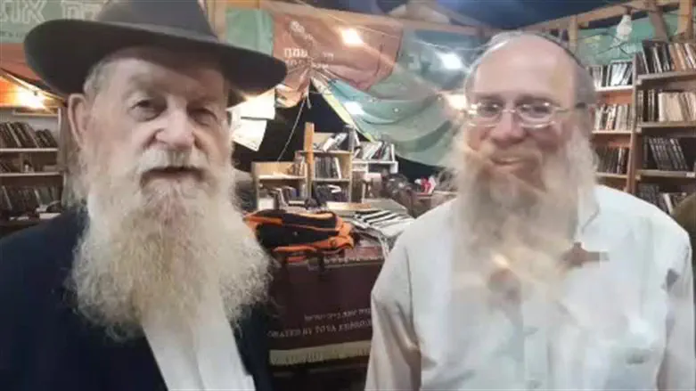 הרב קלונסקי (משמאל)