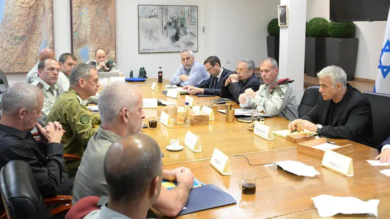 Яир Лапид проводит оценку ситуации в сфере безопасности