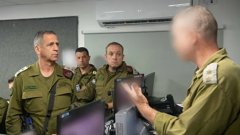 הרמטכ"ל בתא תקיפה במרכז האש בפיקוד הדרום