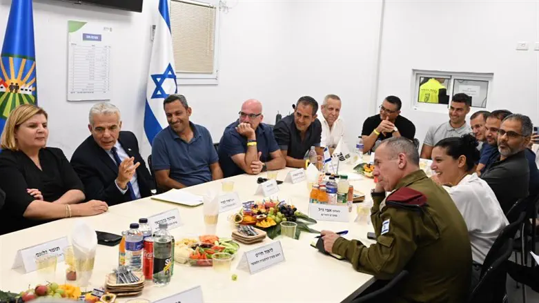 Яир Лапид с главами местных властей юга