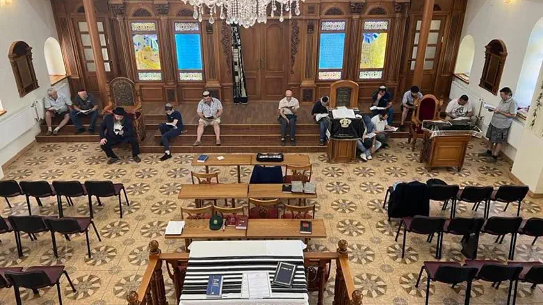 קינות בבית הכנסת בחרסון, הבוקר