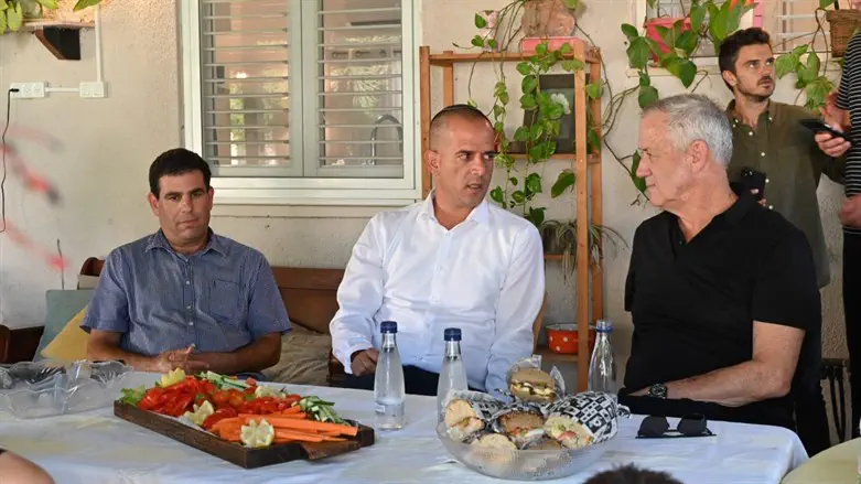 גנץ במהלך הסיור