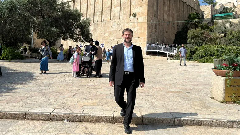 בצלאל סמוטריץ' במערת המכפלה