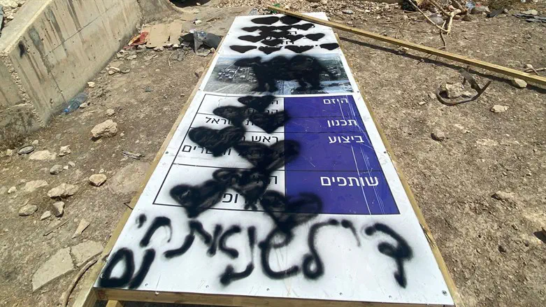 חאן אל אחמר