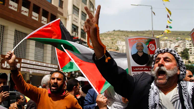 Solidarity march for terror prisoners; PA-occupied Shechem