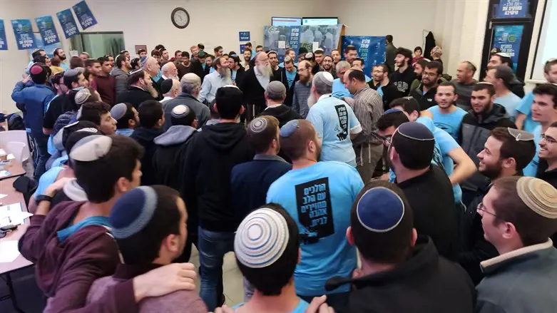 רוקדים בישיבת הגולן