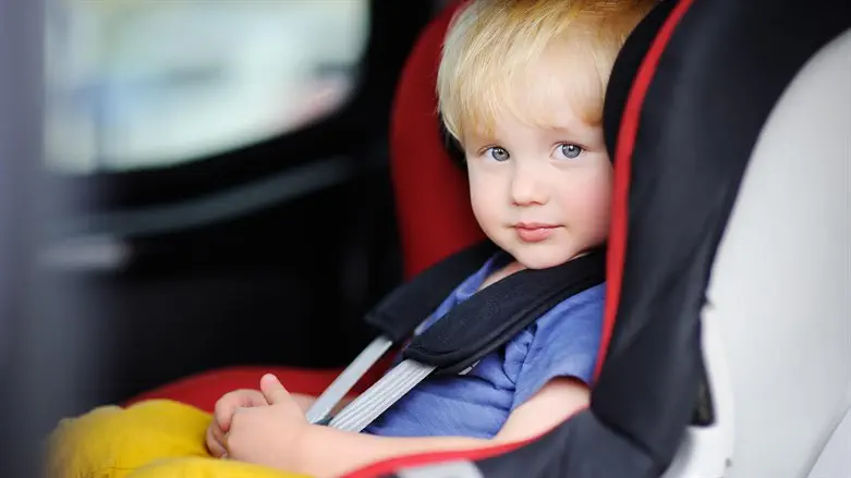 כל שלא אמר 3 דברים אלו באוגוסט לא יצא ידי חובתו ואלו הן:ילדים, תפסיקו, לריב.אילוסטרציה